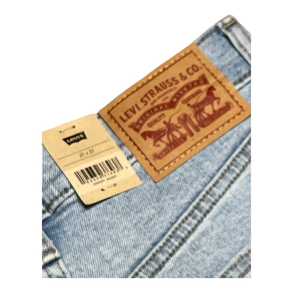 Levi's Light Blue Denim High-Waisted Mom Jeans 27 x 27. NWT - Picture 4 of 12